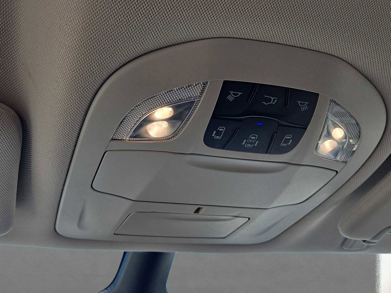 Used 2023 Chrysler Voyager LX image 33