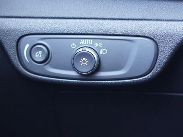 Used 2023 Chevrolet Bolt EUV Premier image 19