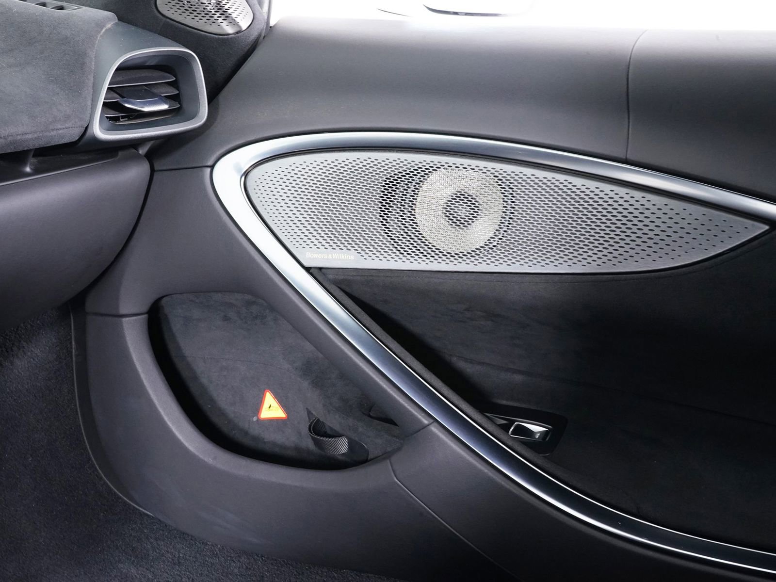 Used 2023 McLaren Artura image 23