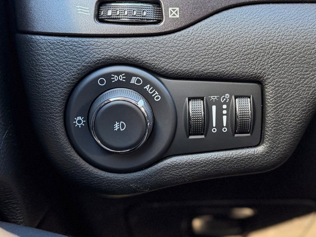 Used 2022 Jeep Cherokee Trailhawk w/ Trailer Tow Group image 13