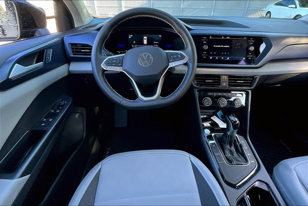 Certified 2023 Volkswagen Taos SE w/ Panoramic Sunroof Package image 19