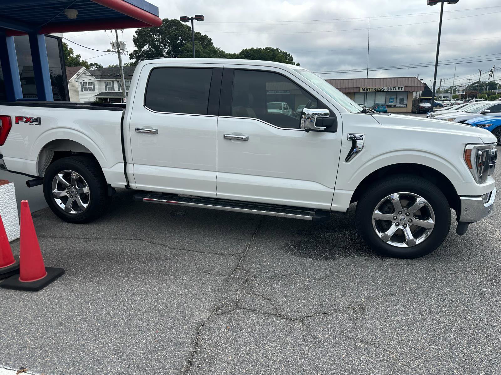 Used 2021 Ford F150 Lariat w/ Equipment Group 502A High image 5