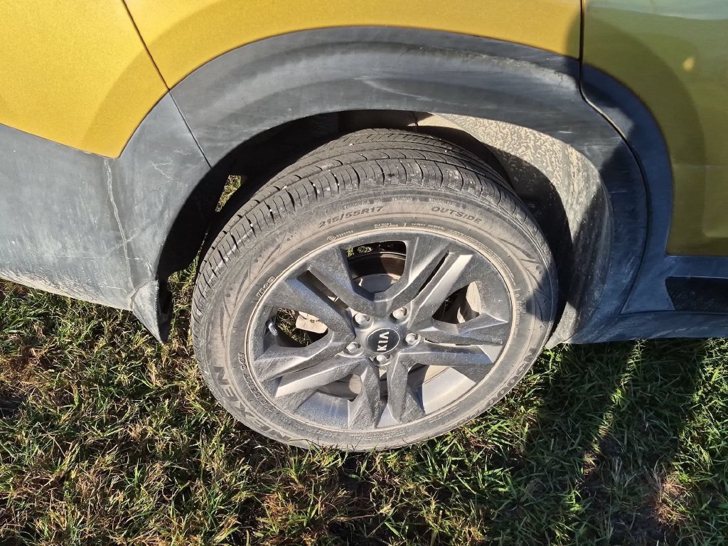 Used 2021 Kia Seltos S FWD image 11