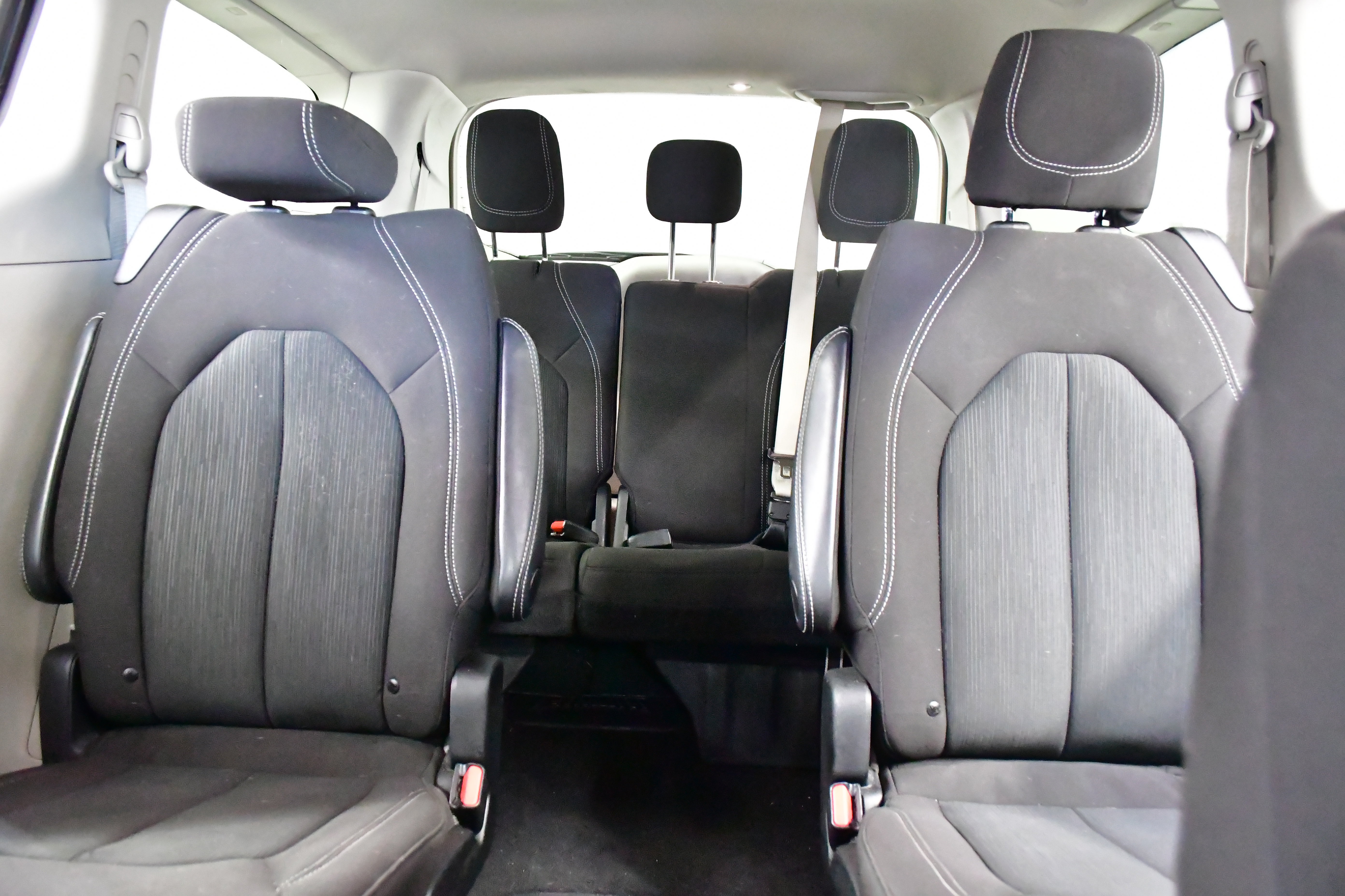 Used 2023 Chrysler Voyager LX FWD image 13