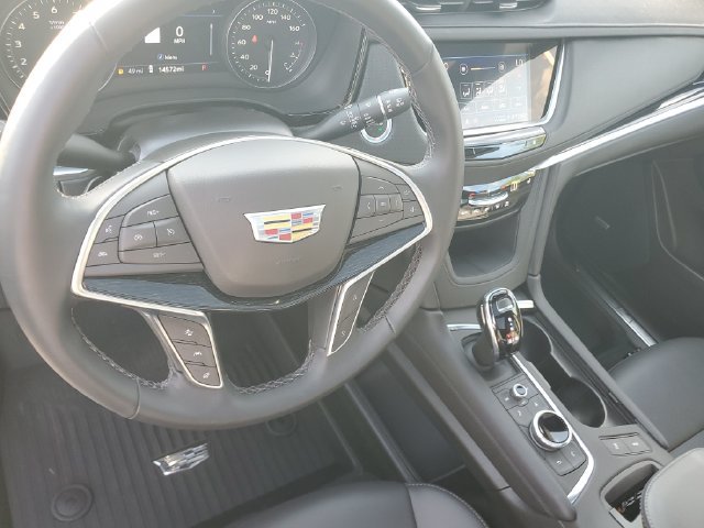 Used 2025 Cadillac XT5 Premium Luxury w/ Technology Package AWD/4WD image 16