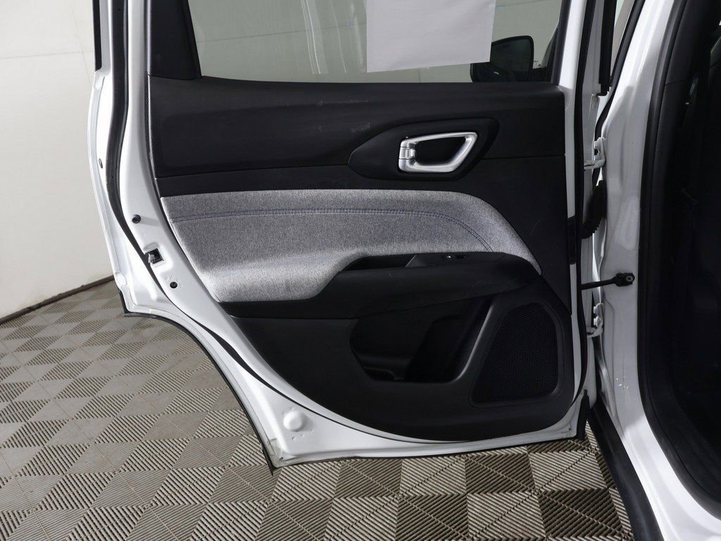 Used 2023 Jeep Compass Latitude image 22