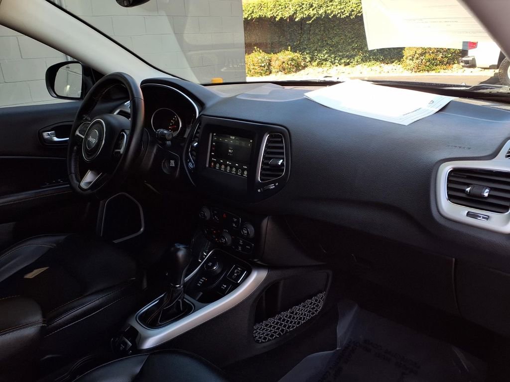 Used 2020 Jeep Compass Latitude AWD/4WD image 23