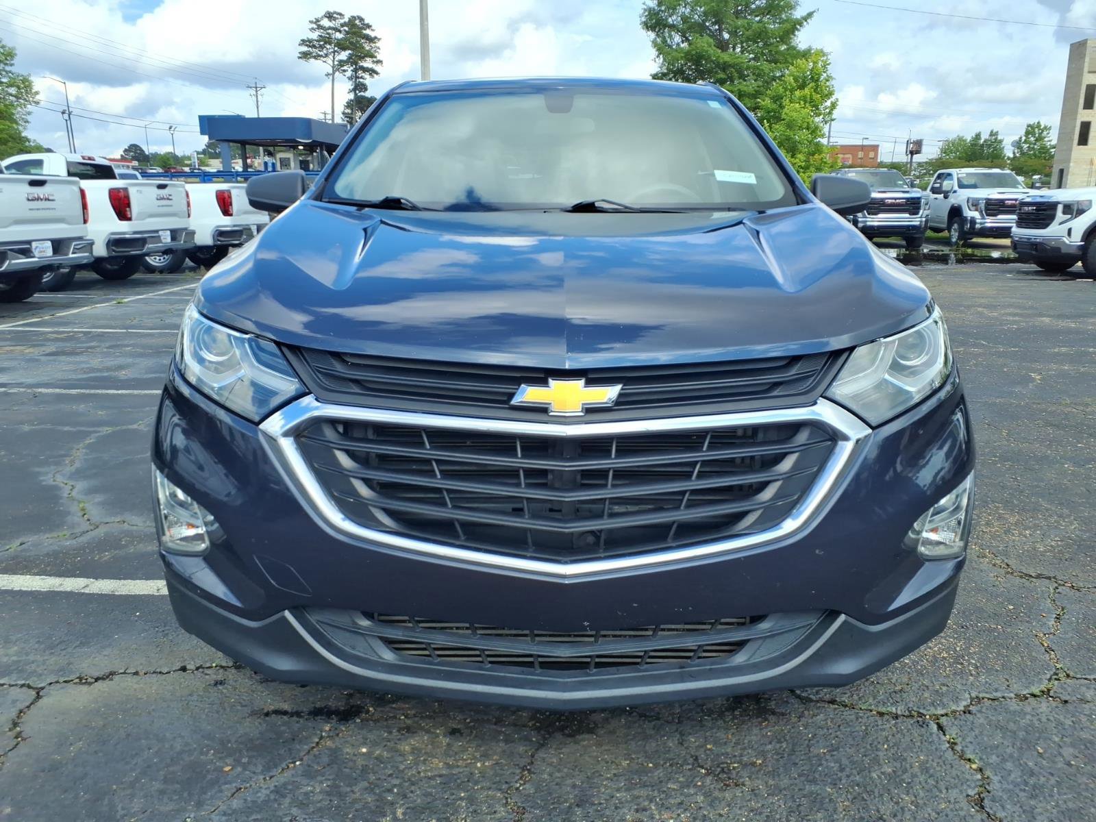 Used 2018 Chevrolet Equinox LS FWD image 2