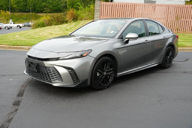Used 2025 Toyota Camry SE FWD image 3