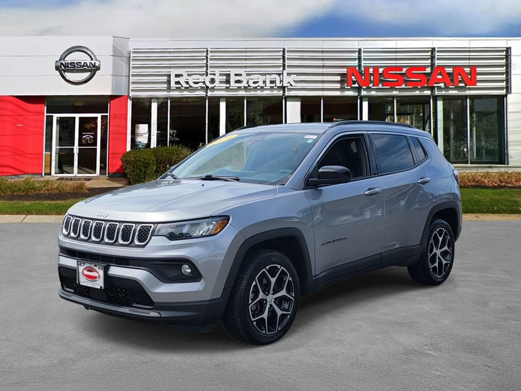 Used 2024 Jeep Compass Latitude AWD/4WD image 5