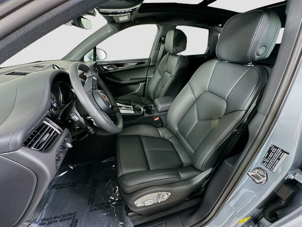 Certified 2026 Porsche Macan AWD/4WD image 5