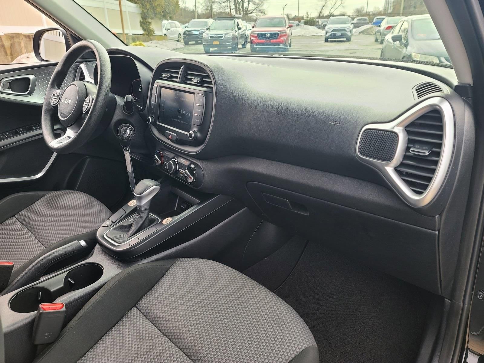 Used 2023 Kia Soul LX image 19