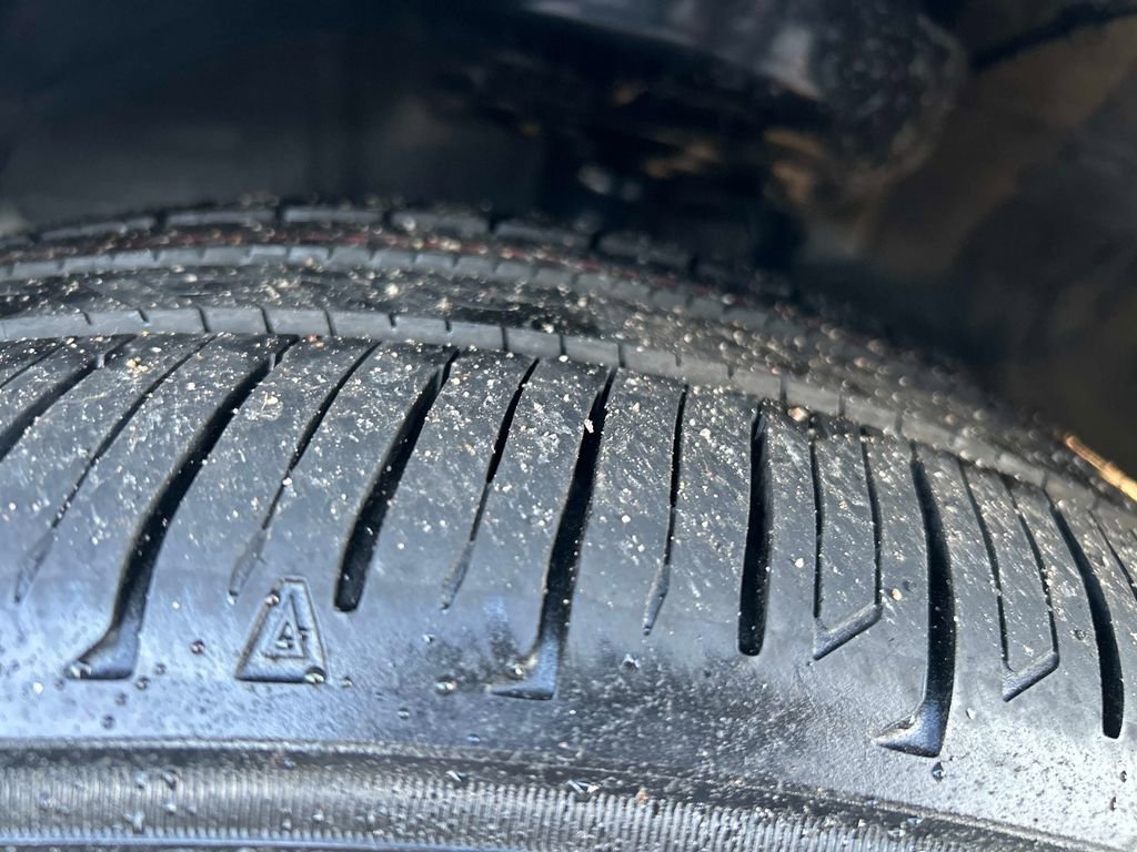 Used 2025 Toyota Prius Plug-In Hybrid image 10