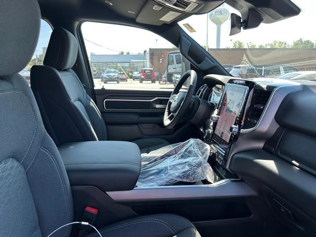 New 2026 RAM 1500 4x4 Crew Cab image 31
