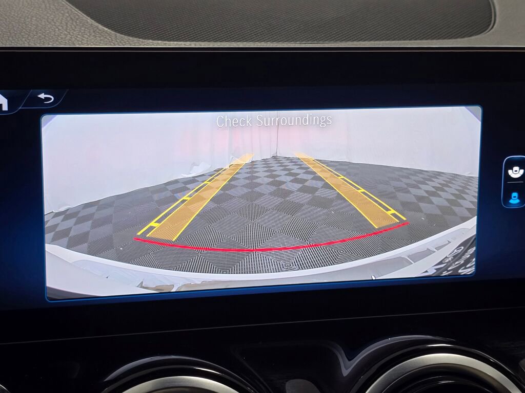 Used 2025 Mercedes-Benz GLB 250 4MATIC image 41