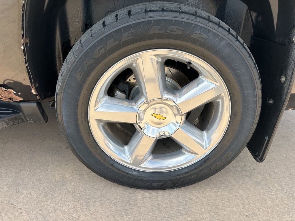 Used 2012 Chevrolet Avalanche LT image 35