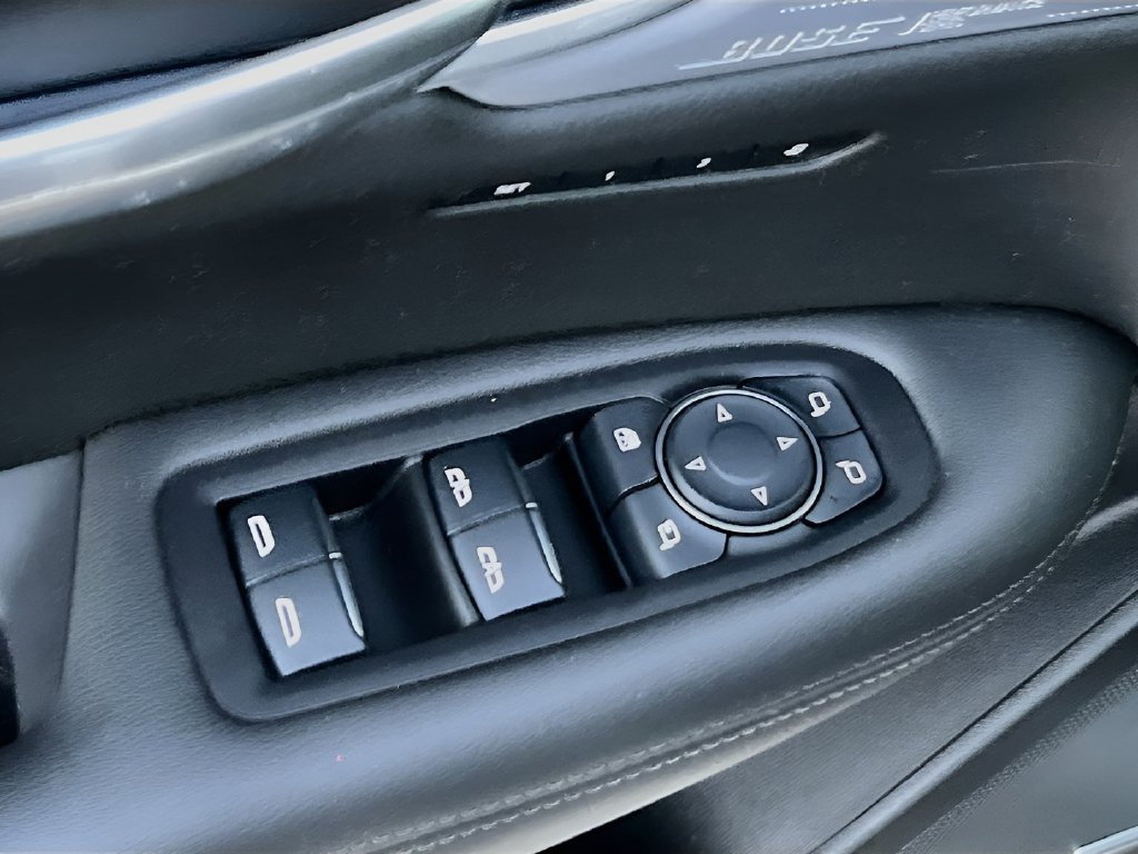Used 2025 Cadillac XT6 Premium Luxury AWD/4WD image 18