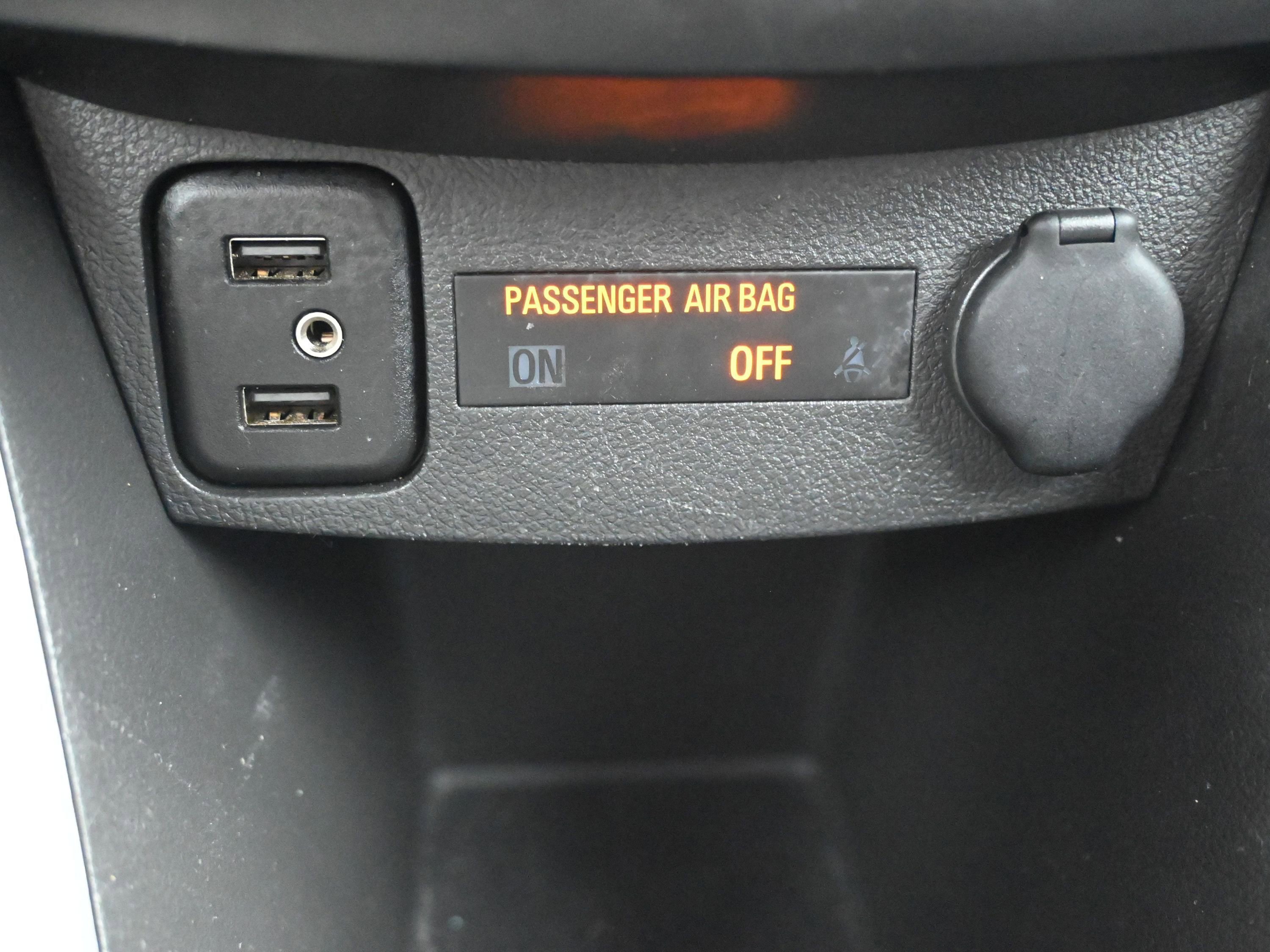 Used 2020 Chevrolet Trax LT w/ LT Convenience Package image 23