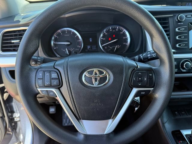 Used 2014 Toyota Highlander LE FWD image 12