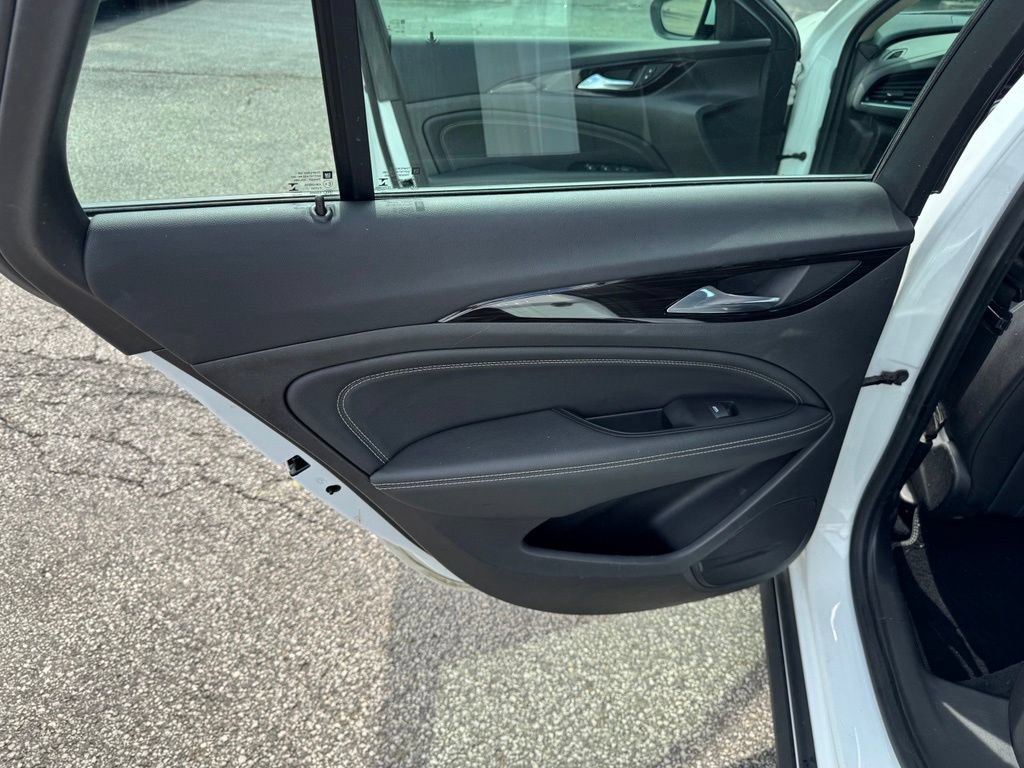 Used 2018 Buick Regal Essence w/ Driver Confidence Package #1 AWD/4WD image 21