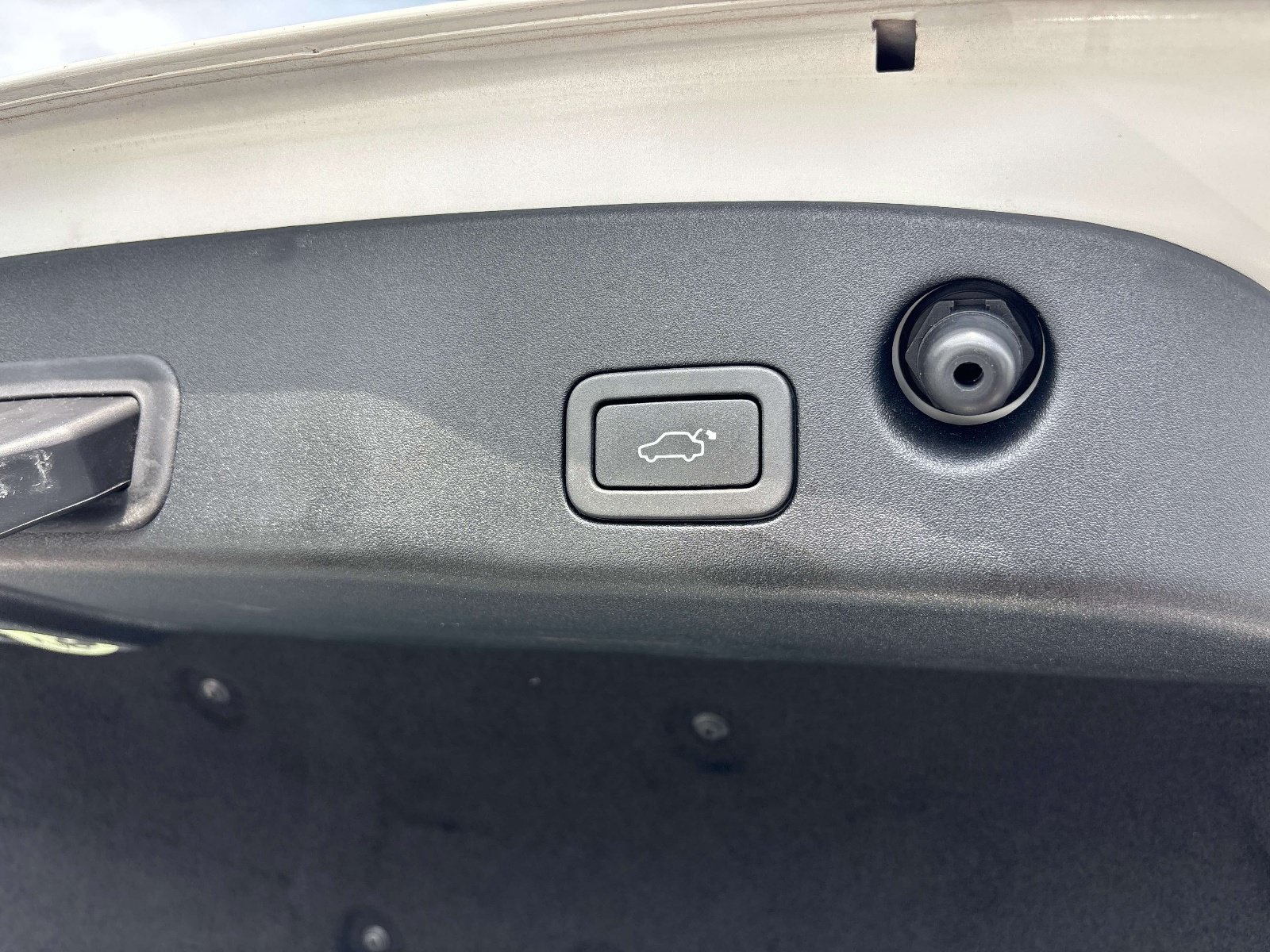 Used 2013 Jaguar XJ AWD image 13