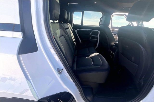 Used 2024 Land Rover Defender 110 X-Dynamic SE image 32