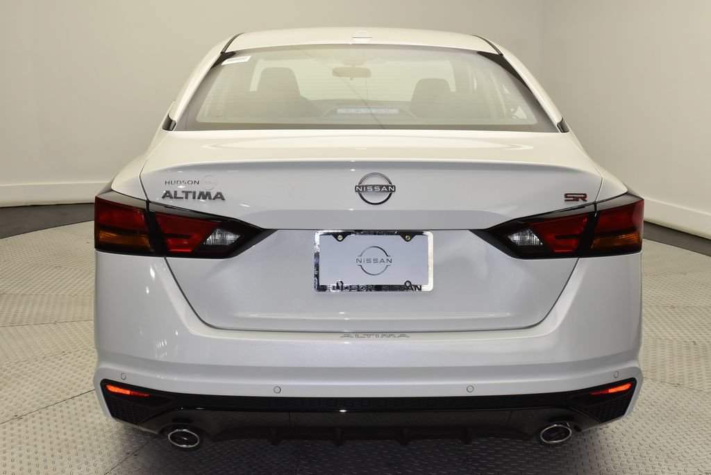 Used 2025 Nissan Altima 2.5 SR FWD image 6