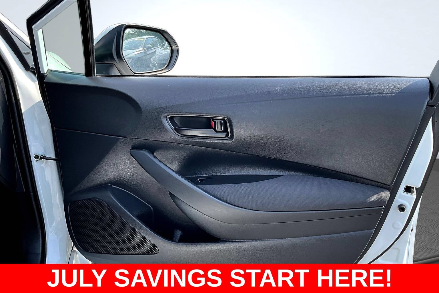 Used 2025 Toyota Corolla LE w/ LE Premium Package FWD image 35