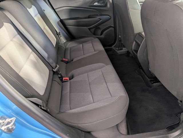 Used 2025 Chevrolet Trax RS FWD image 26