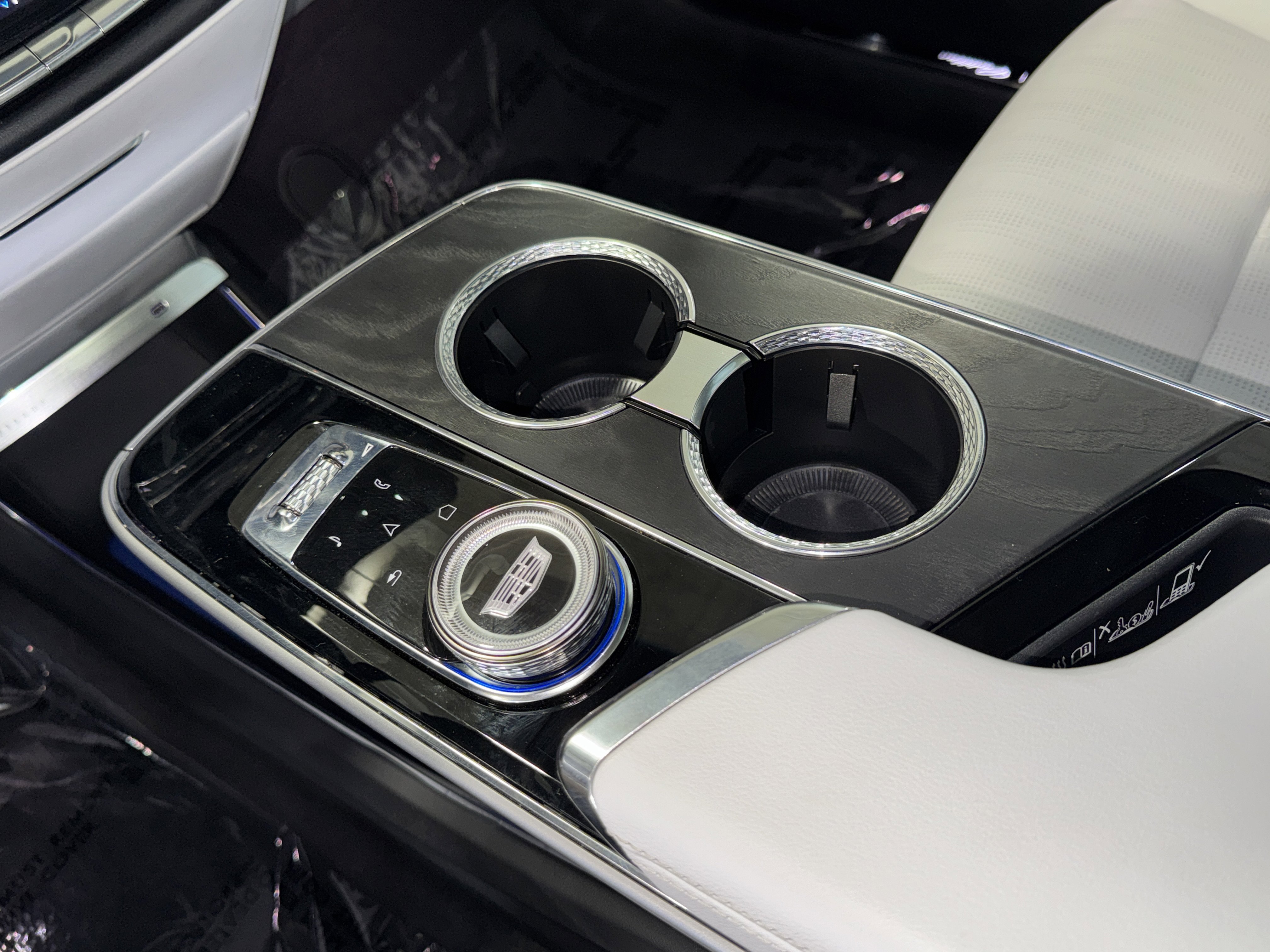 Used 2023 Cadillac Lyriq 2WD image 28