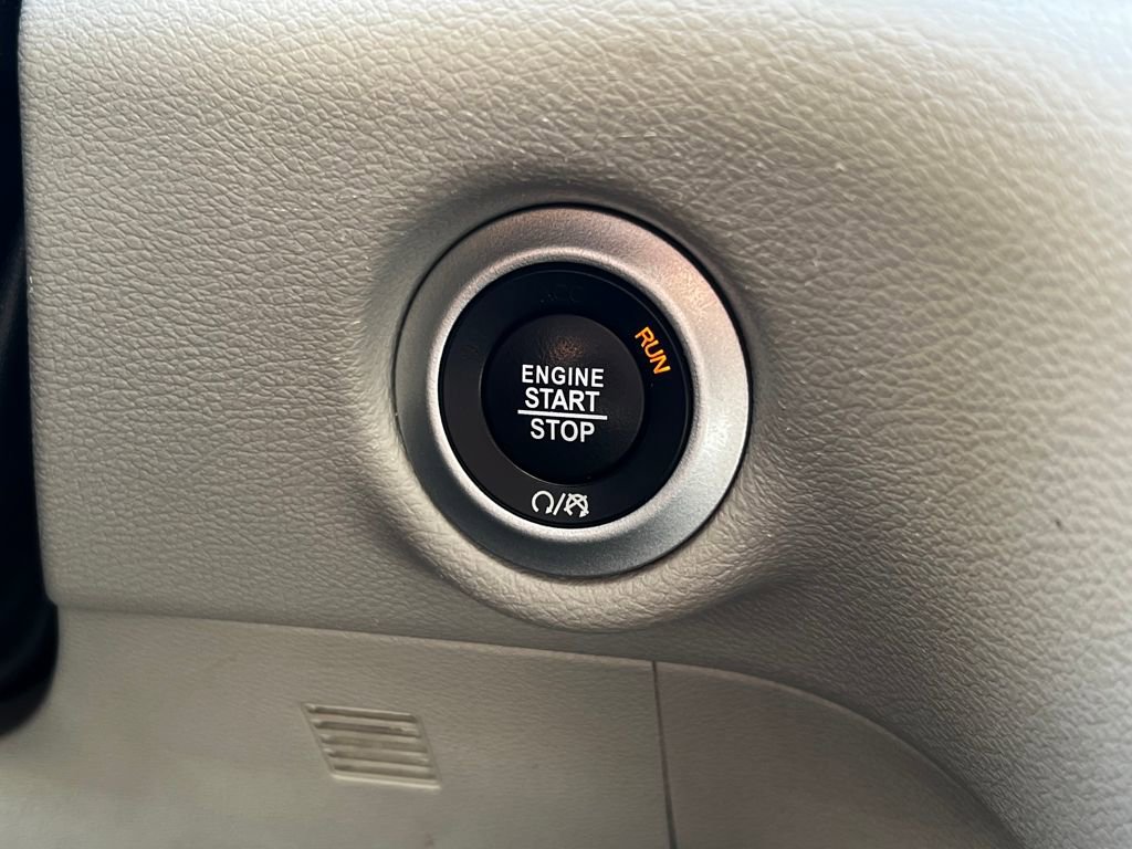 Used 2024 Chrysler Pacifica Touring-L image 28