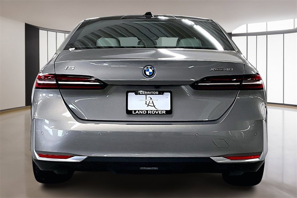 Used 2025 BMW i5 xDrive40 w/ Premium Package image 5