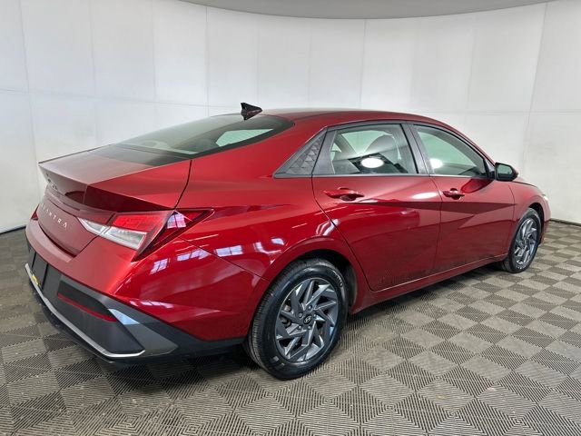 Certified 2024 Hyundai Elantra SEL image 3