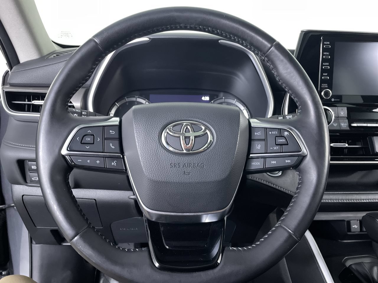Used 2020 Toyota Highlander XLE AWD/4WD image 14