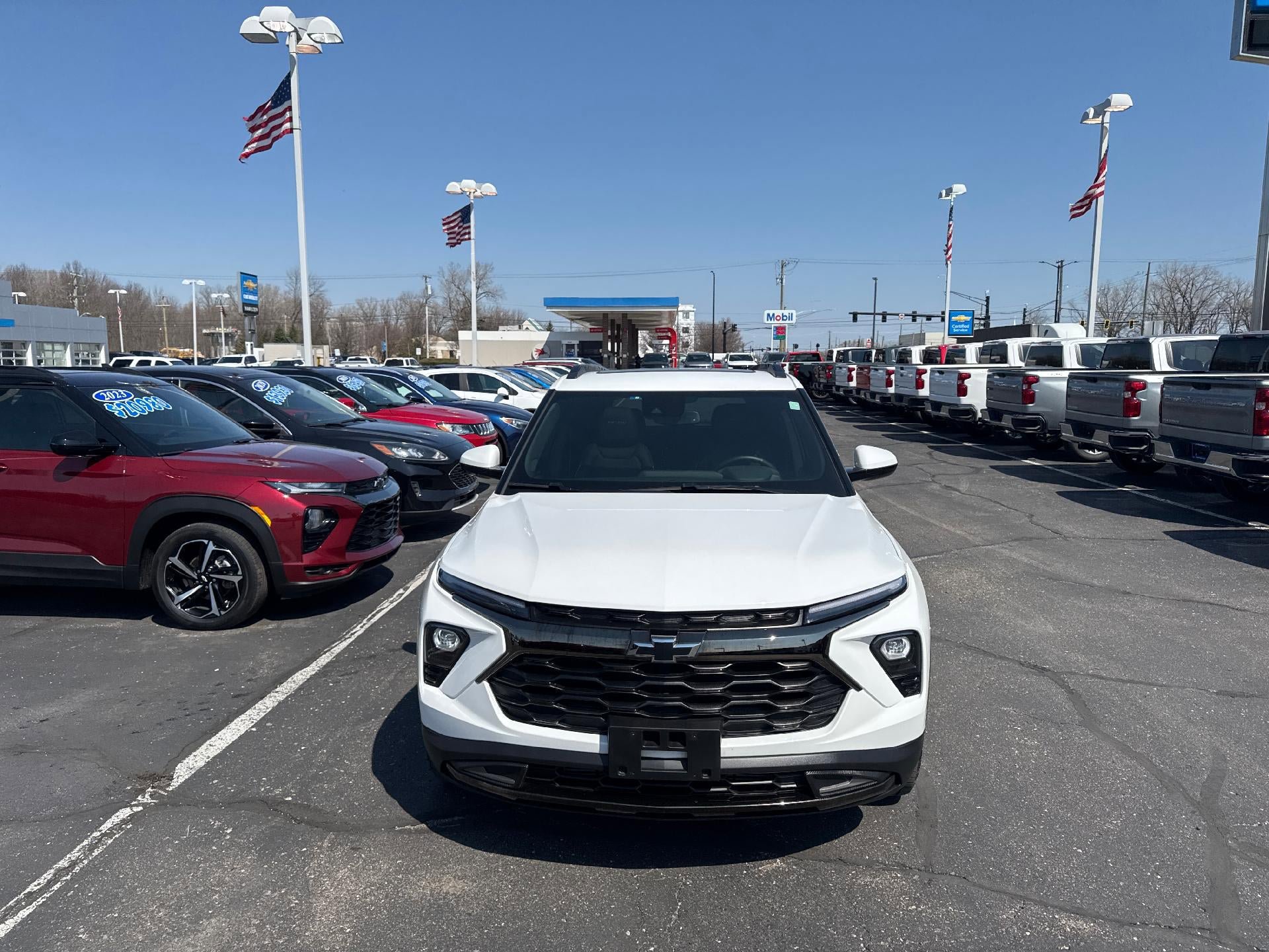 Used 2024 Chevrolet TrailBlazer ACTIV w/ Convenience Package FWD image 3