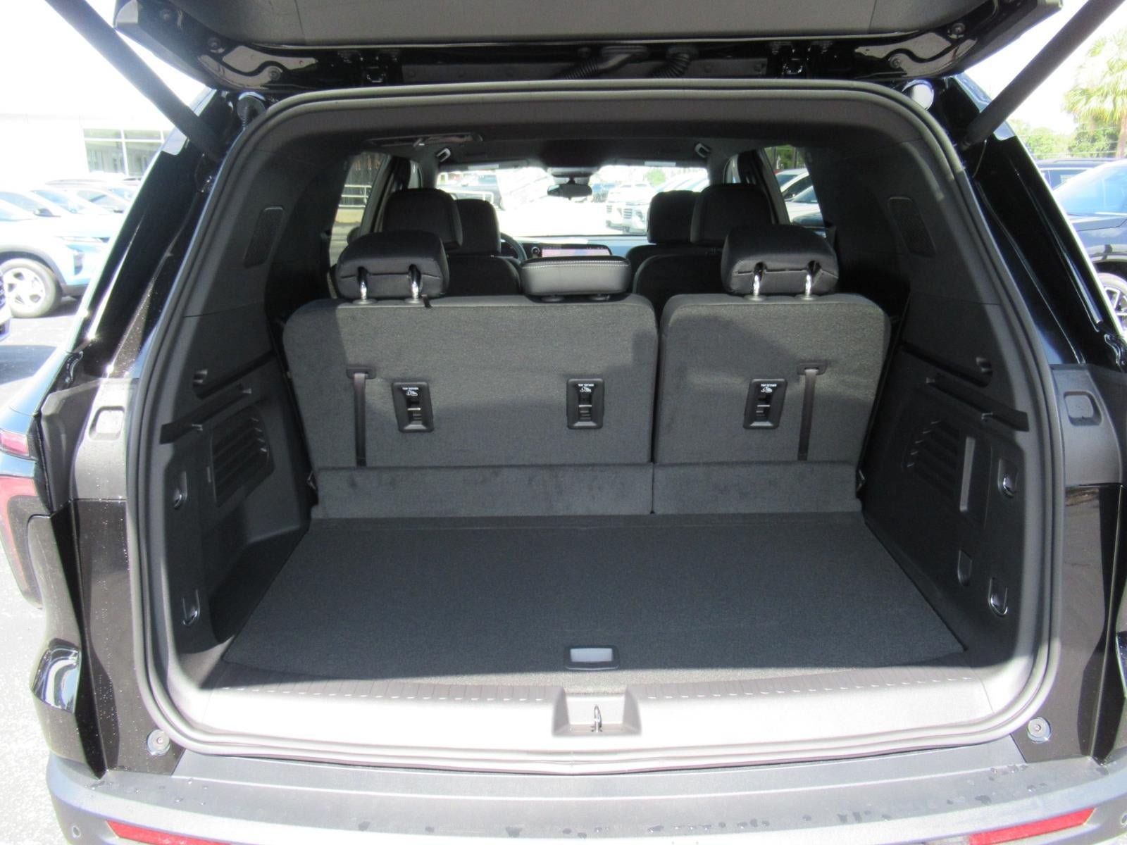 New 2027 Chevrolet Traverse LT FWD image 31