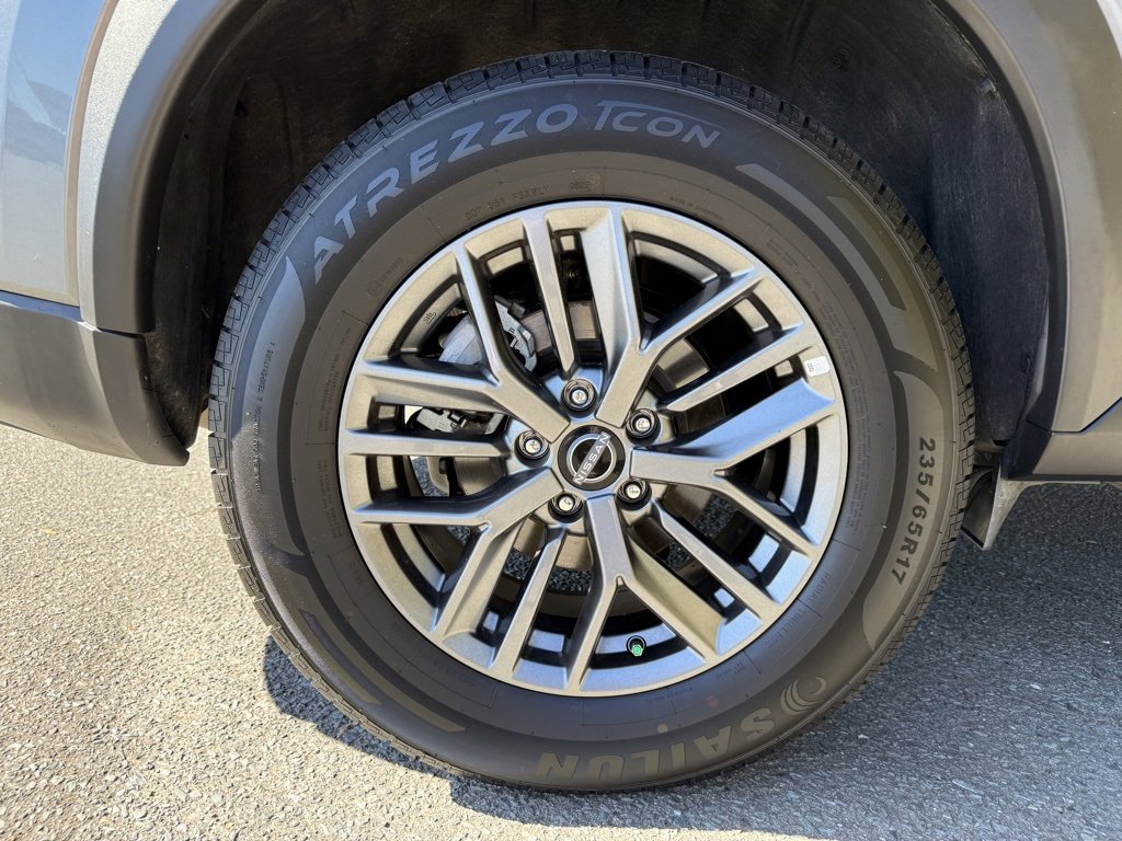 Used 2024 Nissan Rogue S image 15