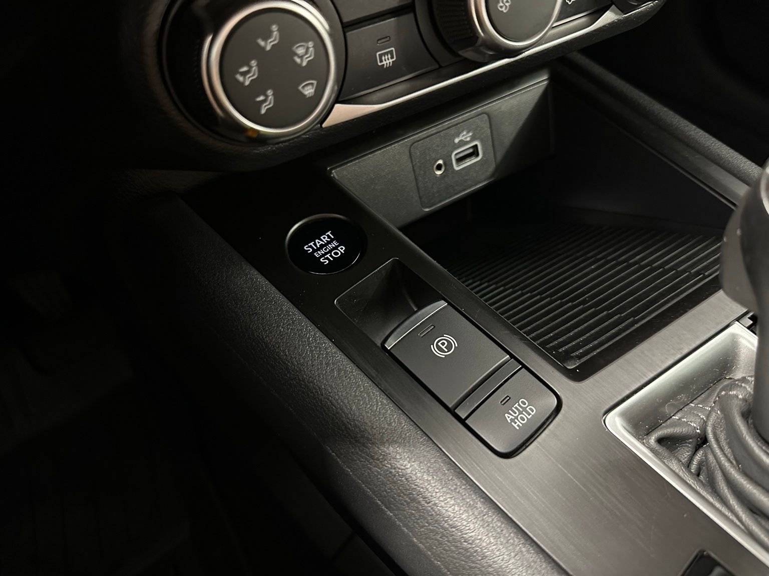 Used 2025 Nissan Kicks S image 27