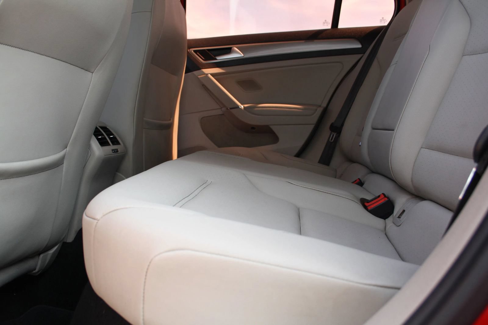 Used 2015 Volkswagen Golf S FWD image 18