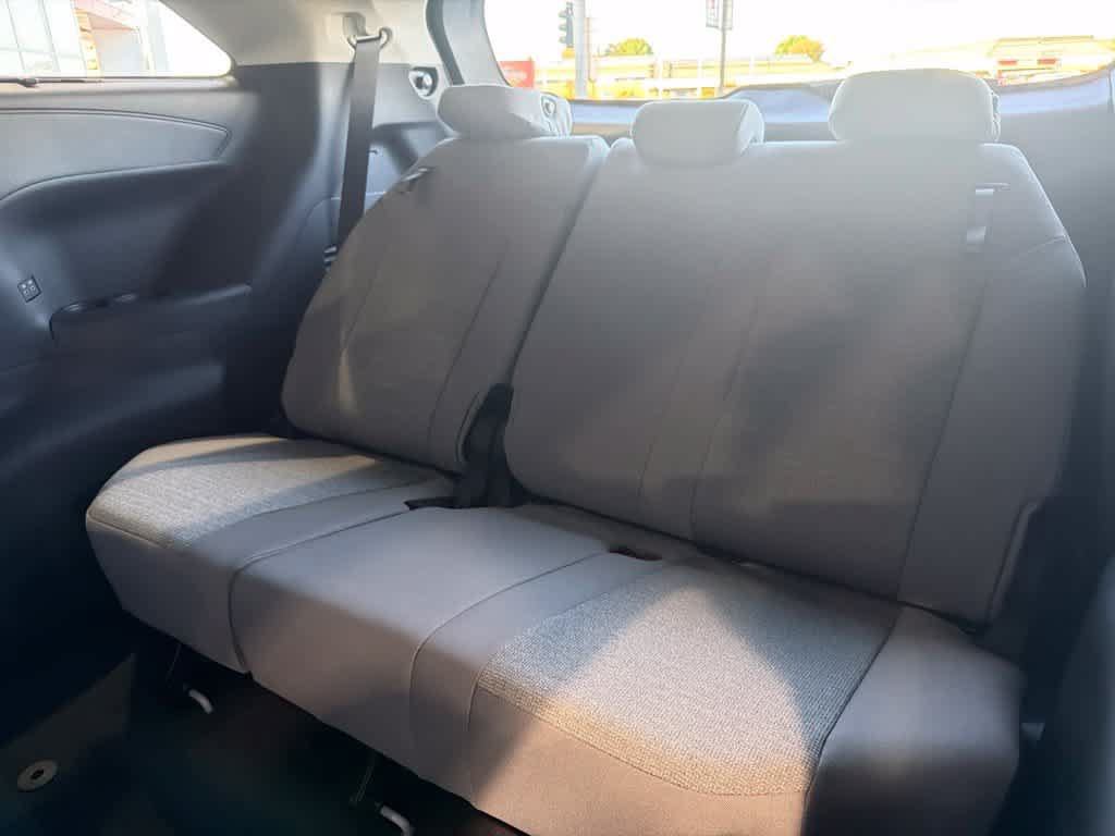 New 2026 Toyota Sienna LE FWD image 30