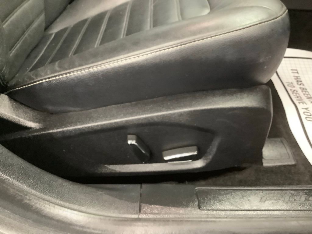 Used 2018 Ford Fusion SE w/ Fusion SE Technology Package image 24