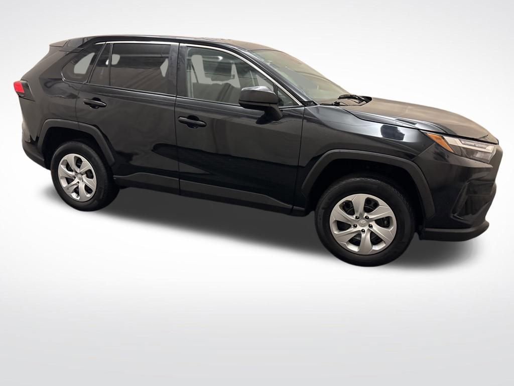 Used 2024 Toyota RAV4 LE image 4