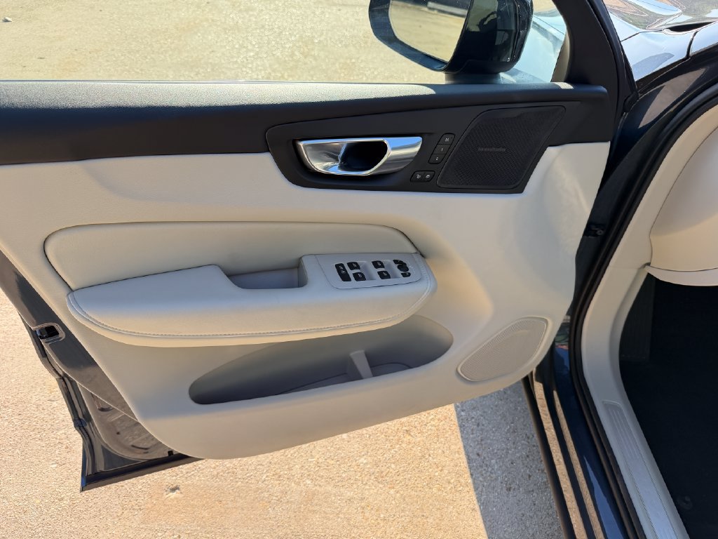 Certified 2026 Volvo XC60 B5 Ultra AWD/4WD image 9