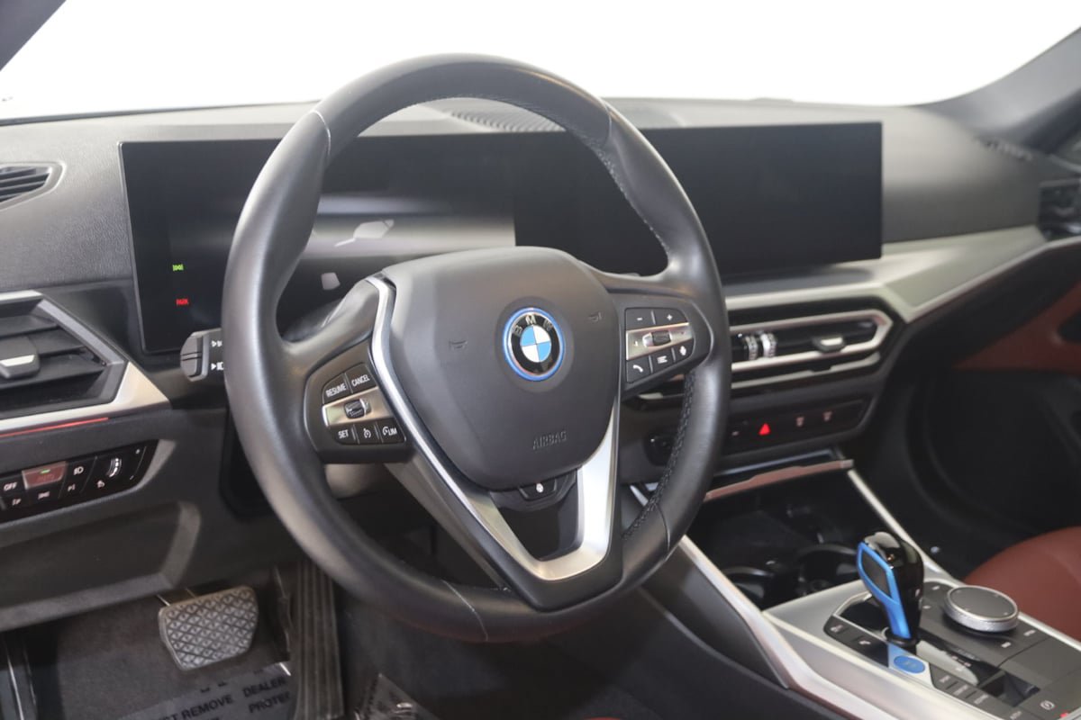 Used 2023 BMW i4 eDrive40 w/ Premium Package RWD image 6