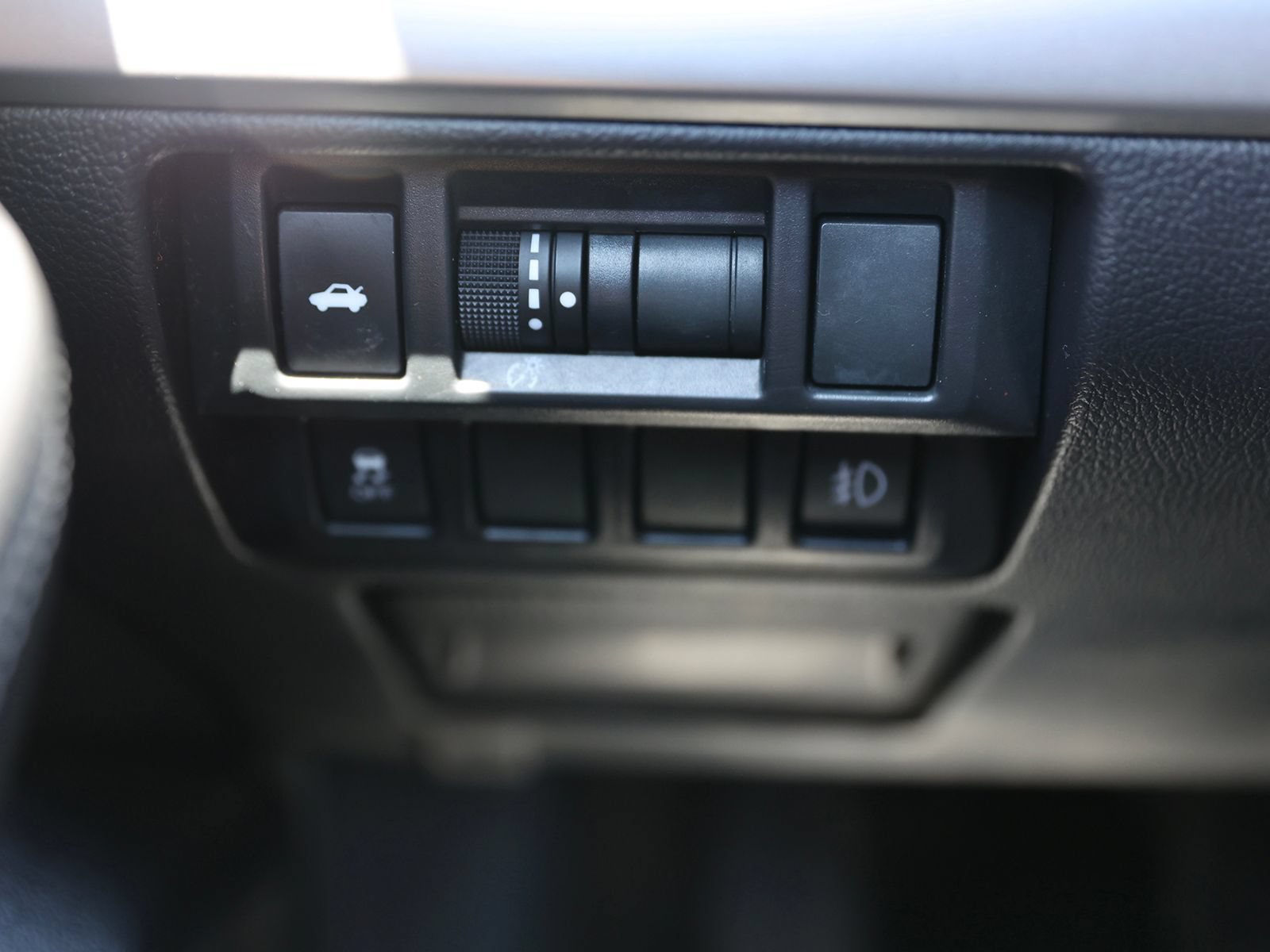 Used 2017 Subaru Legacy 2.5i Premium AWD/4WD image 31