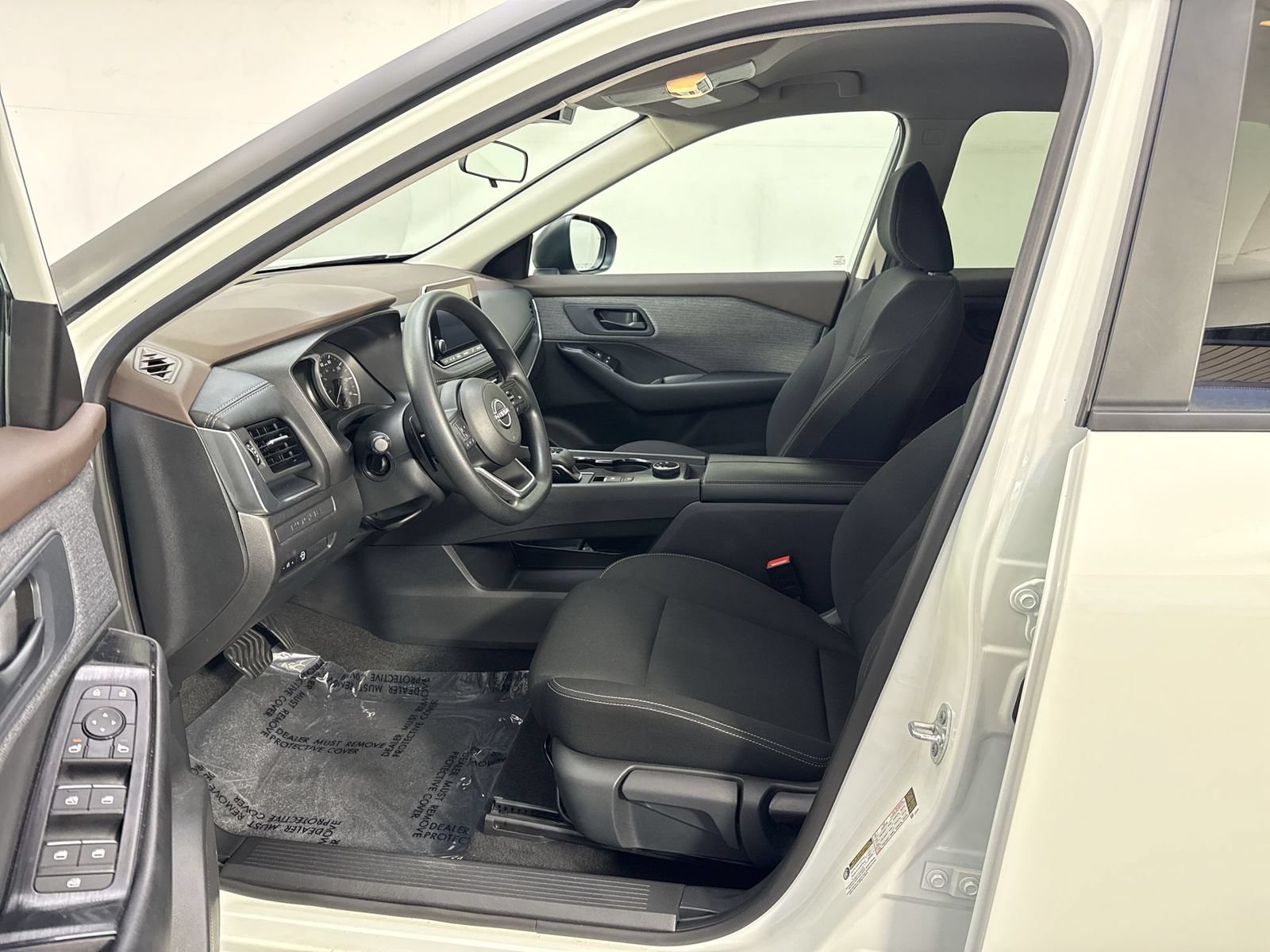 Used 2023 Nissan Rogue S AWD/4WD image 4