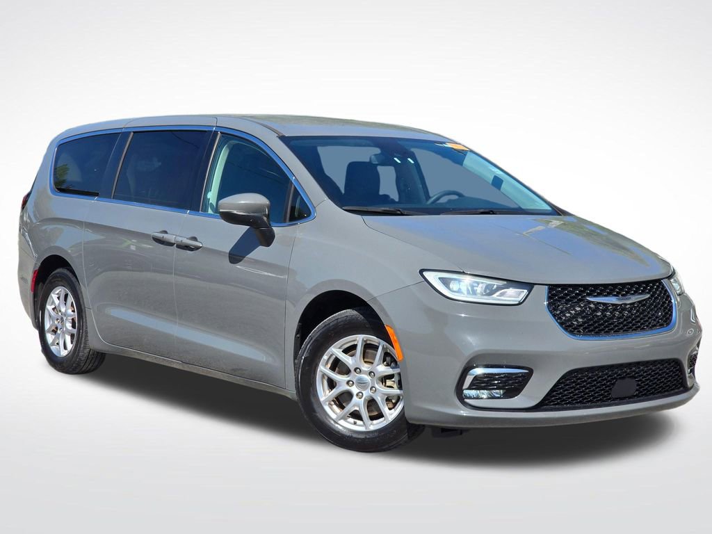 Used 2023 Chrysler Pacifica Touring-L FWD image 12