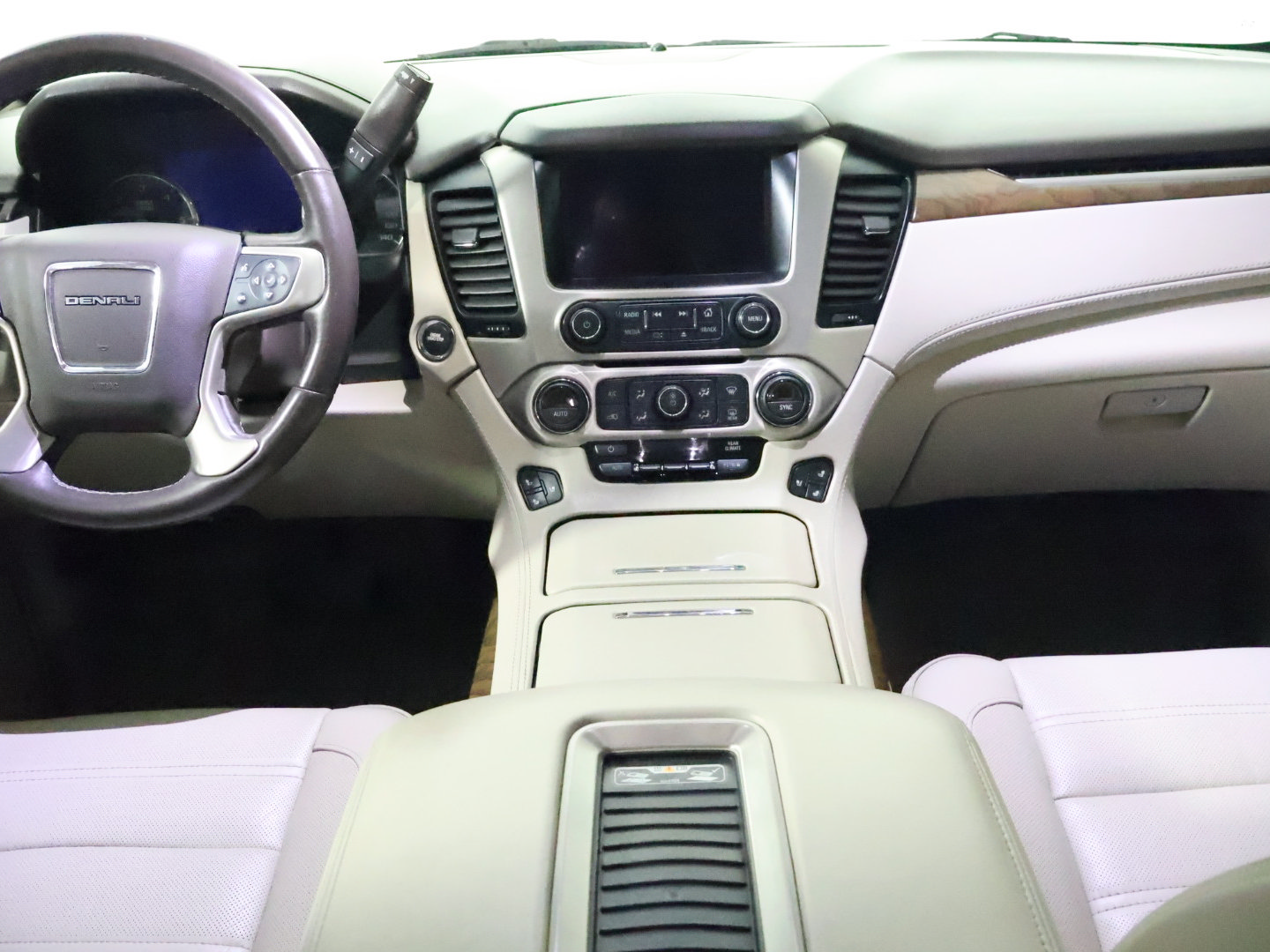 Used 2019 GMC Yukon Denali AWD/4WD image 27