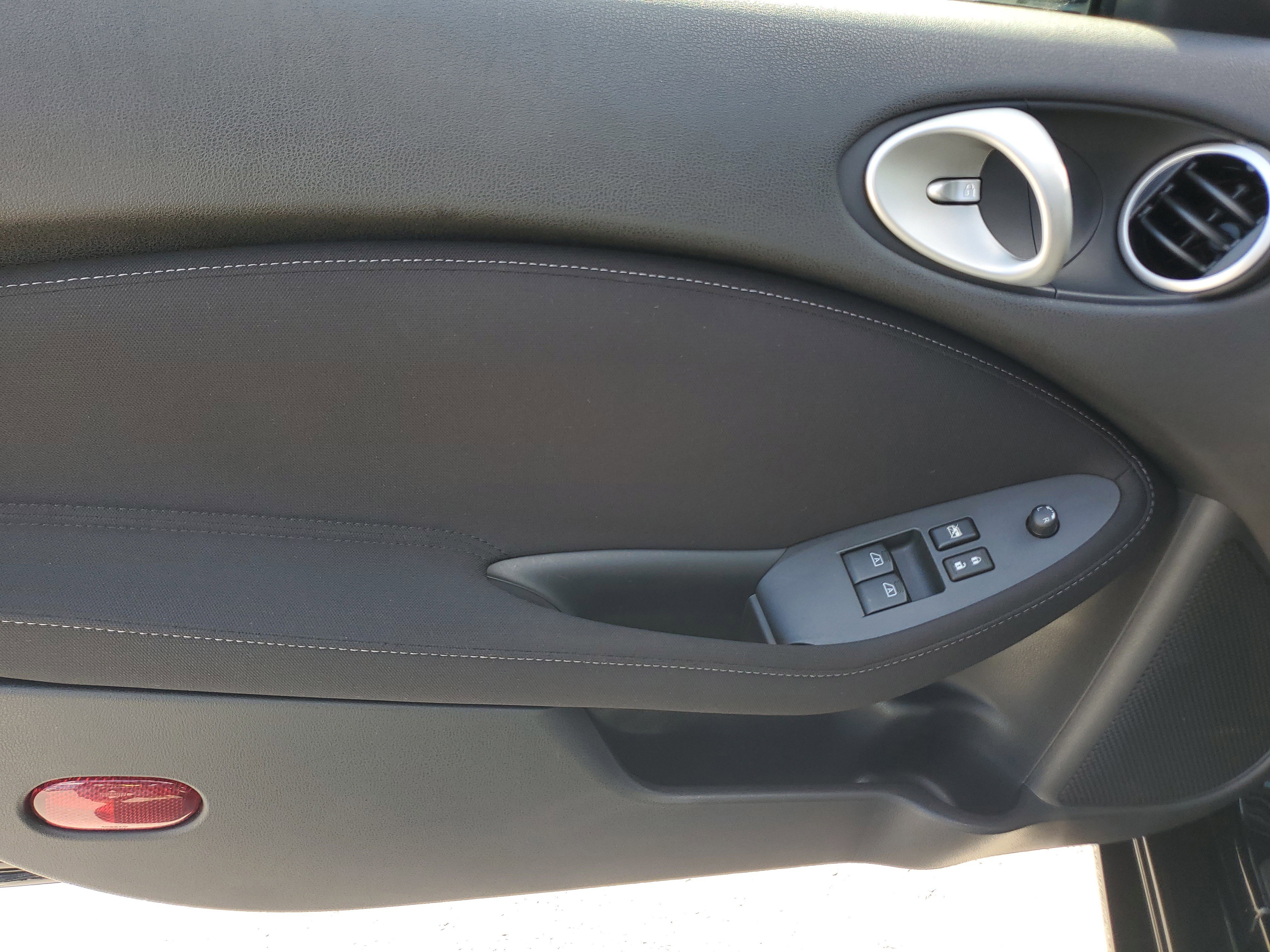 Used 2016 Nissan 370Z Coupe image 25