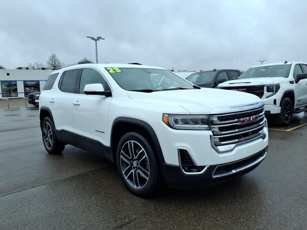 Used 2023 GMC Acadia SLT w/ Technology Package FWD image 3
